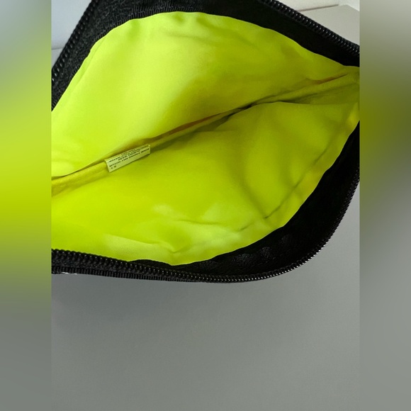 LeSportSac Bright Floral 3-Zipper flat pouch - Picture 3 of 7